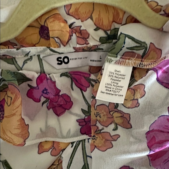 SO Floral Ruffle Blouse - Picture 3 of 3